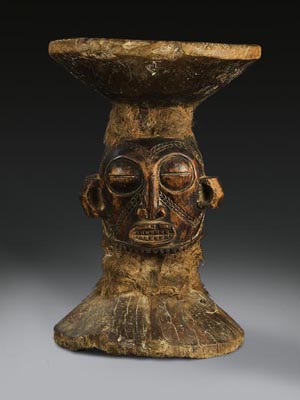 Ritualhocker mit Kopf