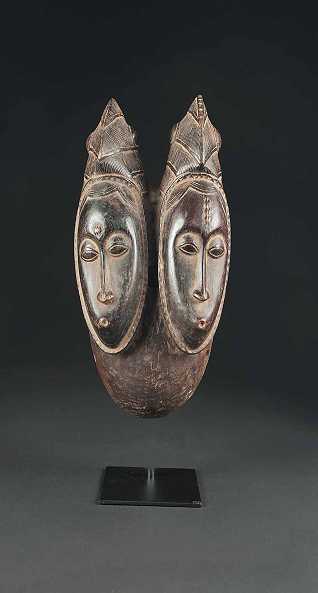  Doppelmaske, Yaoure, Elfenbeinküste, Holz, Höhe 32 cm