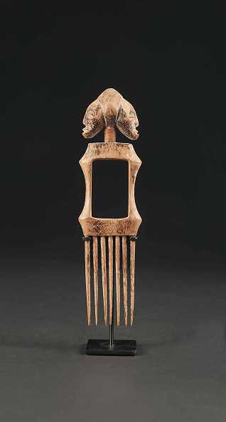  Ritual-Kamm Songe, Dem. Rep. Kongo, Holz, Höhe 19 cm
