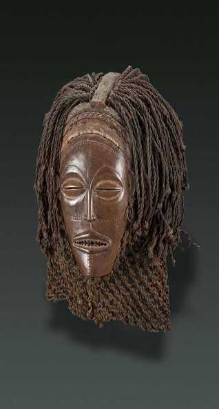  Gesichtsmaske, Tchokwe, Angola, Holz, Pflanzenfasern, Höhe 20 cm