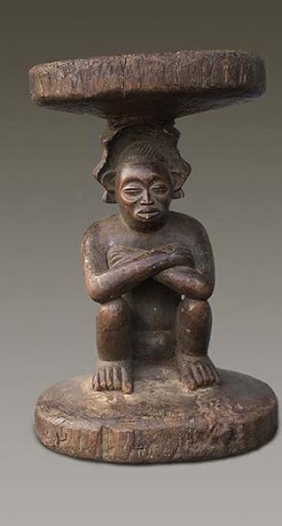 Weiblicher Ritualhocker Tchokwe Dem. Rep. Kongo Holz Höhe 38 cm